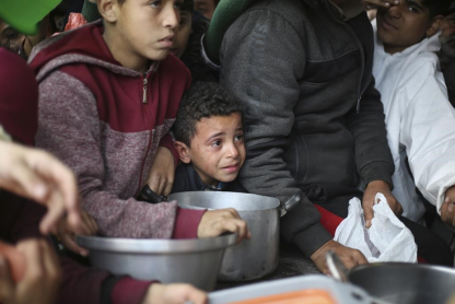 Газын хүн амын тал хувь нь өлсгөлөнд нэрвэгдэж эхэлжээ